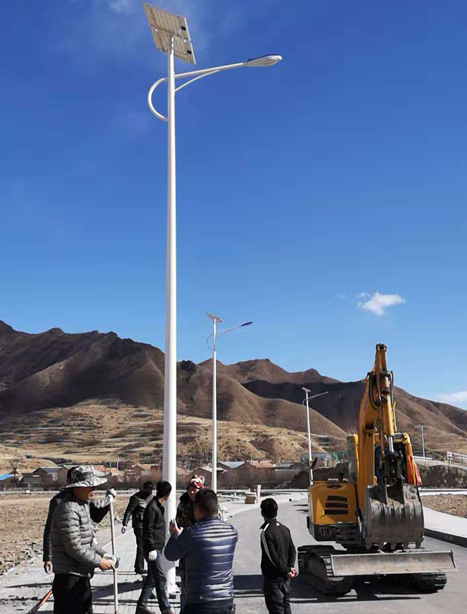 甘南碌曲10米和硕太阳能路灯项目