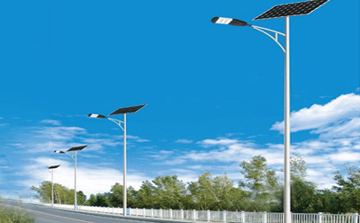 农村道路装和硕太阳能路灯选多大瓦数实测