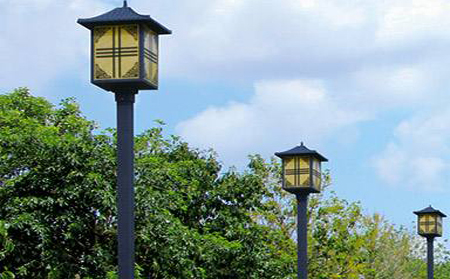 太阳能和硕庭院灯怎么选亮度与续航更耐用